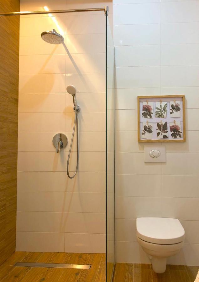 Centrally Located Apartment Overlooking Vermanes Park ريغا المظهر الخارجي الصورة